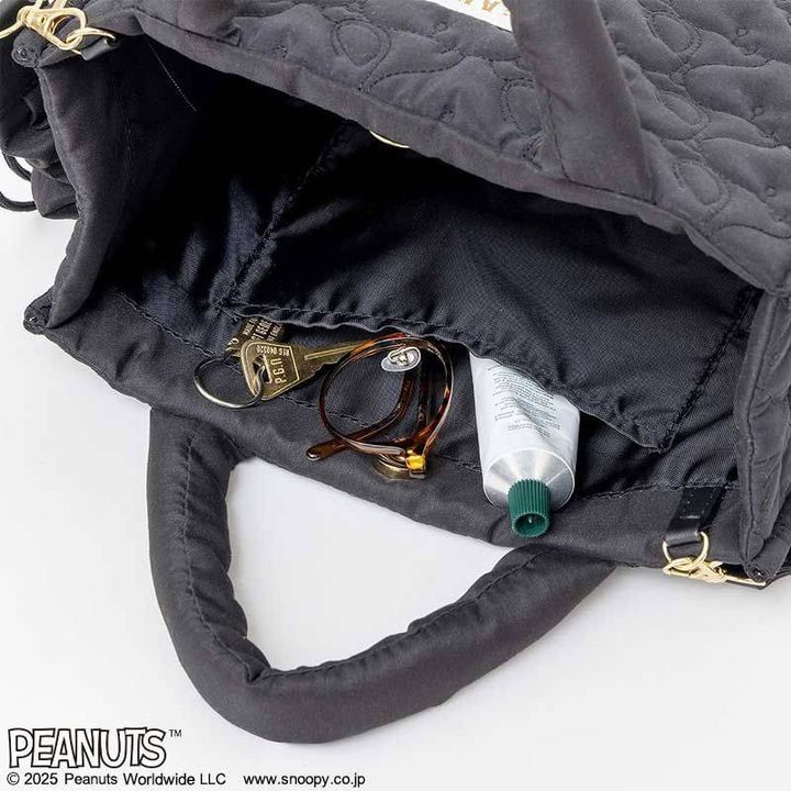 SNOOPY 2WAY QUILTING BAG スヌーピーがいっぱい！ 軽量キルティングバッグ BOOK