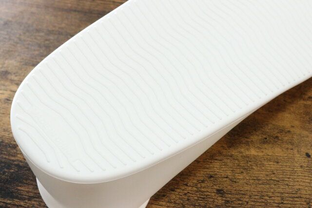 ダイソーのシリコーンお風呂スリッパはギザギザ形状で滑りにくい