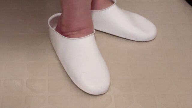 ダイソーのシリコーンお風呂スリッパは柔らかくフィット感が良い
