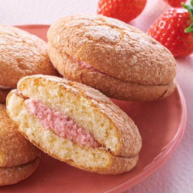 シャトレーゼ あまおう苺ブッセ