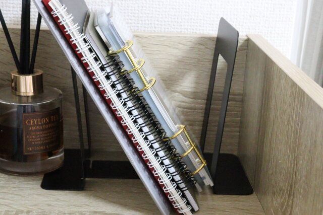 セリアのどこでも使えるブックスタンド ストッパータイプ