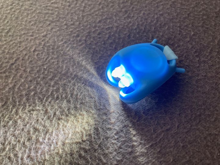 補助用として使おう！100均の自転車ライト｜電池のセットも簡単！シリコンタイプを紹介