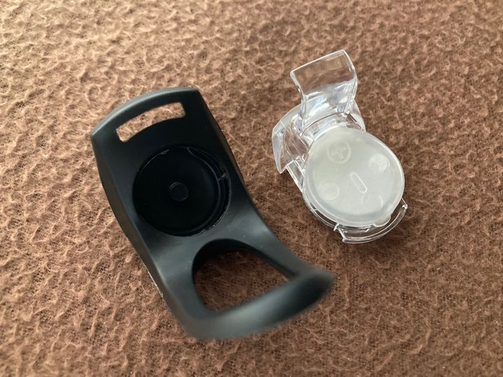 補助用として使おう！100均の自転車ライト｜電池のセットも簡単！シリコンタイプを紹介