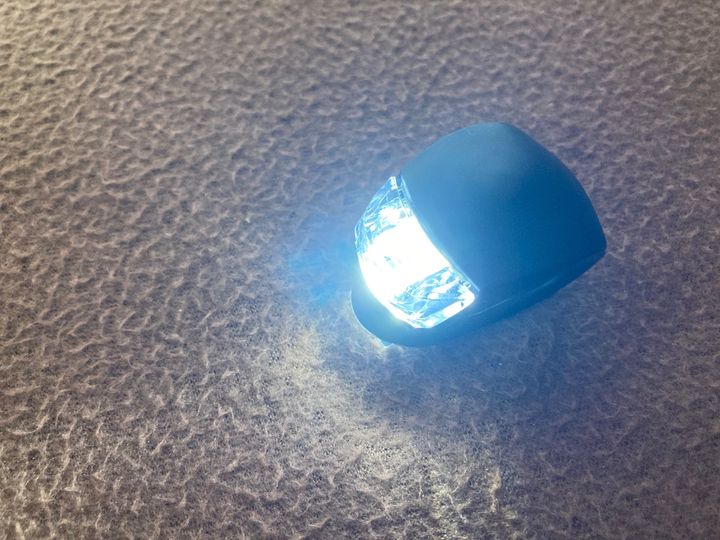 補助用として使おう！100均の自転車ライト｜電池のセットも簡単！シリコンタイプを紹介