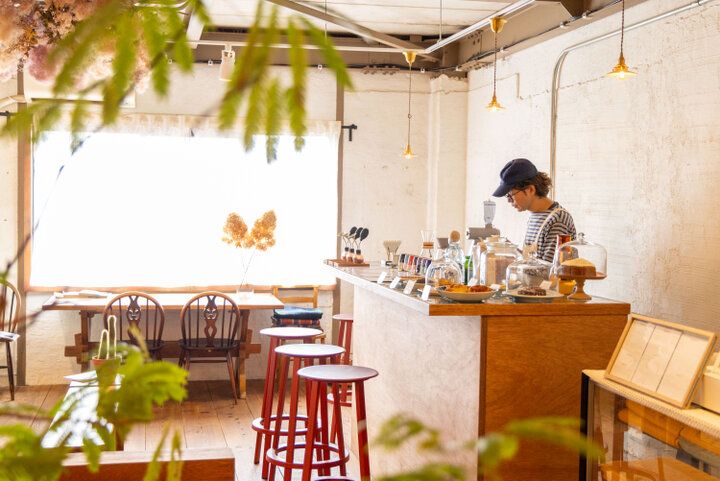 選べるモーニングが素敵♪ サウナも備えた大阪ミナミの隠れ家「階段下の北欧喫茶店 LOMA」