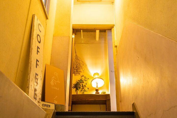 選べるモーニングが素敵♪ サウナも備えた大阪ミナミの隠れ家「階段下の北欧喫茶店 LOMA」