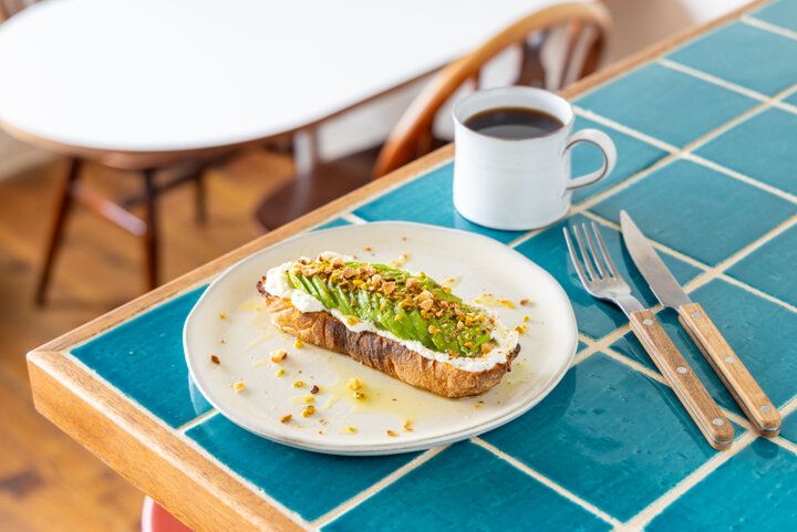 選べるモーニングが素敵♪ サウナも備えた大阪ミナミの隠れ家「階段下の北欧喫茶店 LOMA」