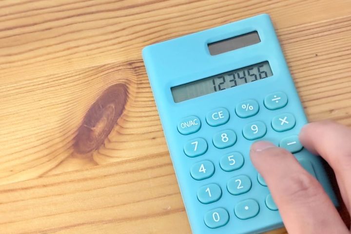 100均の電卓おすすめ7選【ダイソー・セリア・キャンドゥ】使いやすい・かわいい商品も
