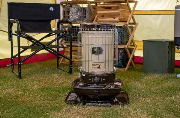 冬キャンプに！キャプテンスタッグ×コロナの石油ストーブにコラボ5周年カラー登場