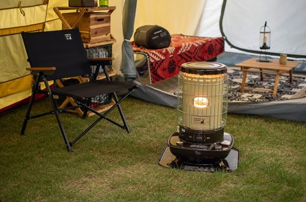 冬キャンプに！キャプテンスタッグ×コロナの石油ストーブにコラボ5周年カラー登場