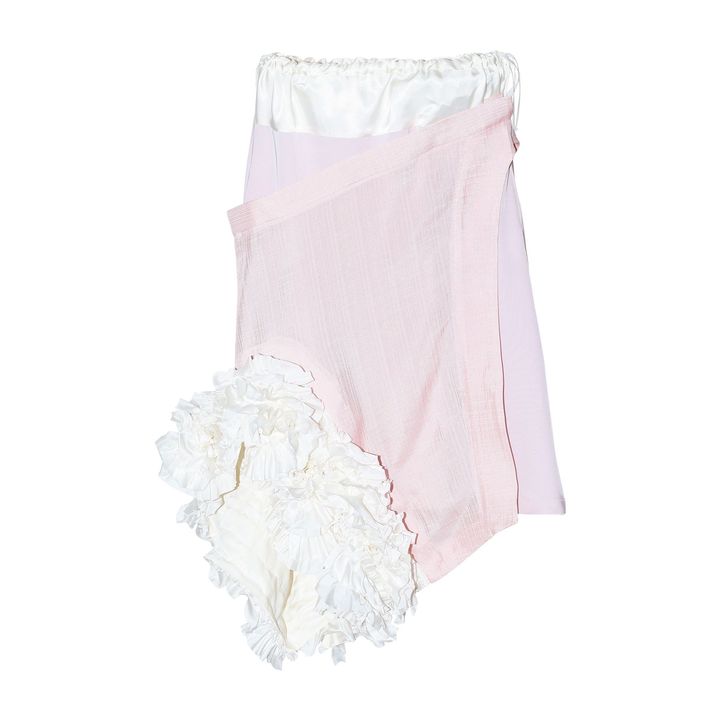 アシンメトリーなデザインのスカート ￥101,200／TOGA