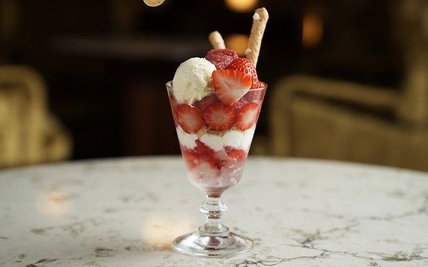 「苺づくしのパフェ」