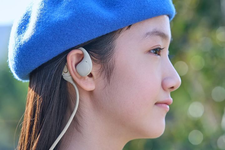 NTTソノリティが発表したオープンイヤー型集音器「cocoe Ear（ココエイヤー）」