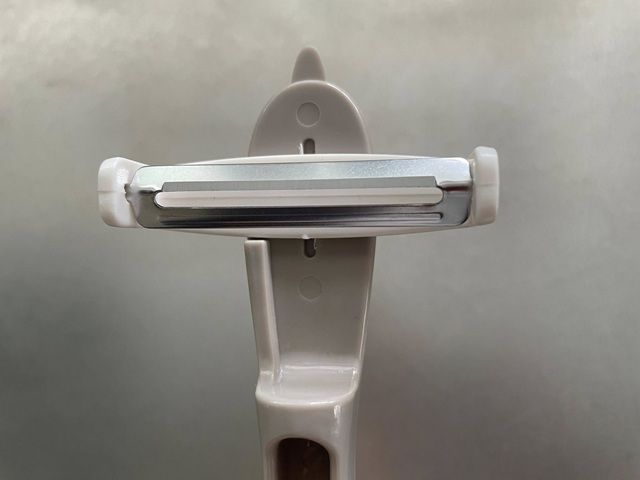 ダイソーの「回転ピーラー」芽取りもできる