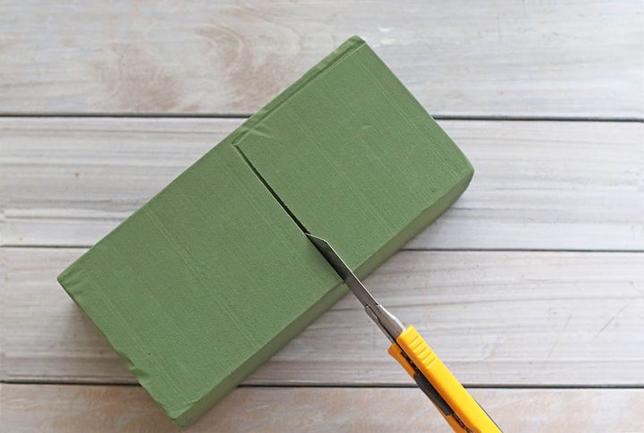 吸水性スポンジをカット