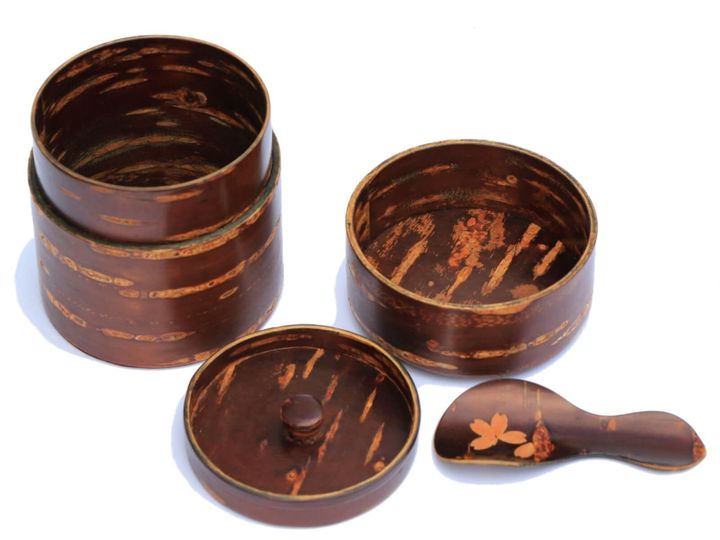 All About ニュース編集部が全国250人を対象に実施した好き＆買ってみたい伝統工芸品に関するアンケートの調査結果から、好き＆買ってみたい「秋田県の伝統工芸品」ランキングを発表！ 2位「樺細工」を抑えた1位は？