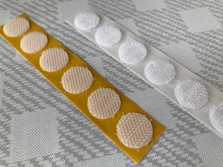 マジックテープは100均で買える？どこにある？｜両面テープで使いやすい！強力タイプや丸型も紹介