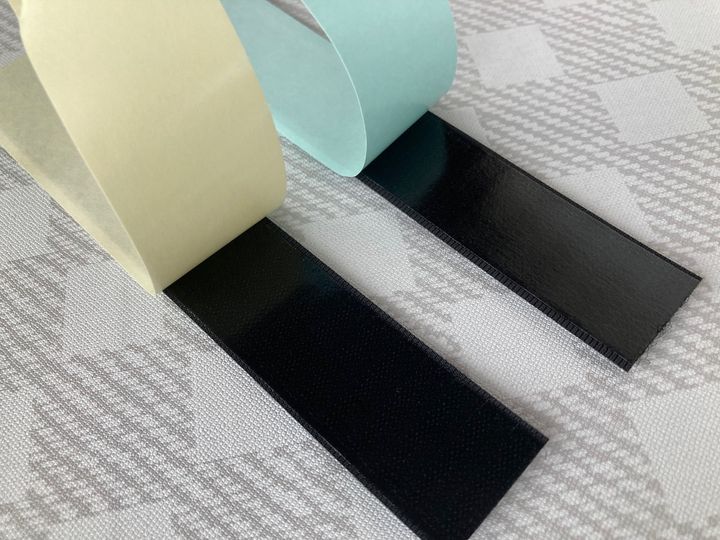 マジックテープは100均で買える？どこにある？｜両面テープで使いやすい！強力タイプや丸型も紹介