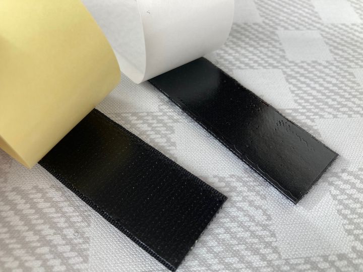 マジックテープは100均で買える？どこにある？｜両面テープで使いやすい！強力タイプや丸型も紹介