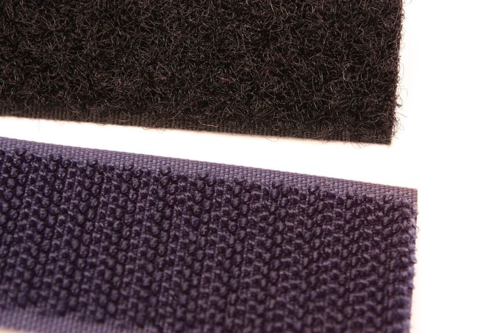 マジックテープは100均で買える？どこにある？｜両面テープで使いやすい！強力タイプや丸型も紹介