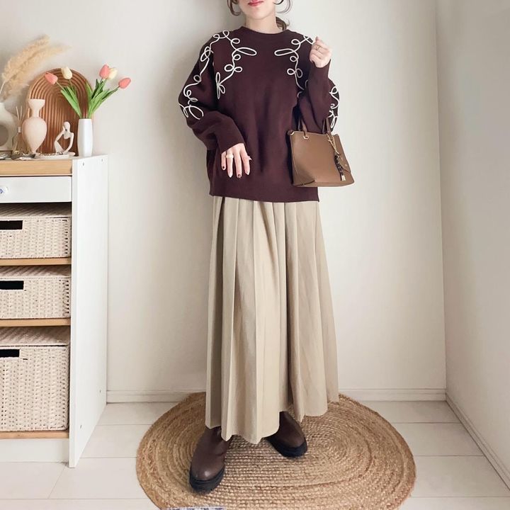 画像: キャミワンピースに重ねて着映えるレイヤードスタイル