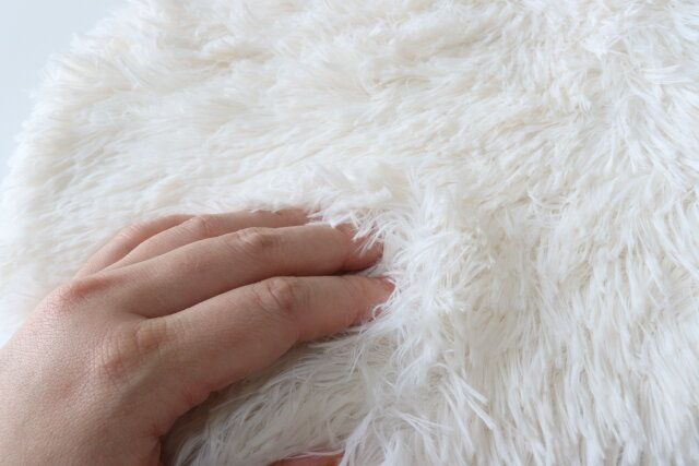 セリアのゴージャスな長毛ボアシートクッション