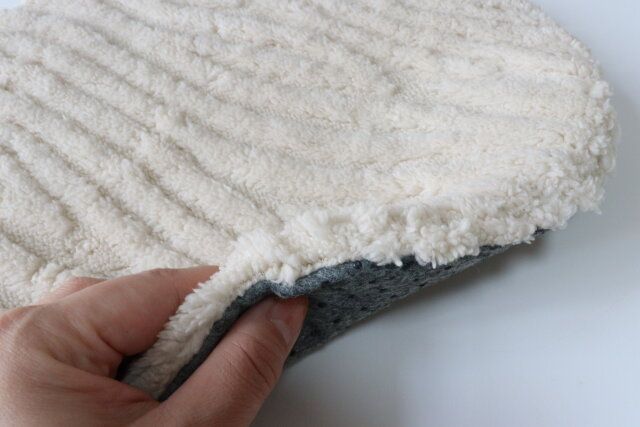 セリアの厚みがあるジャガードボア シートクッション ラウンド