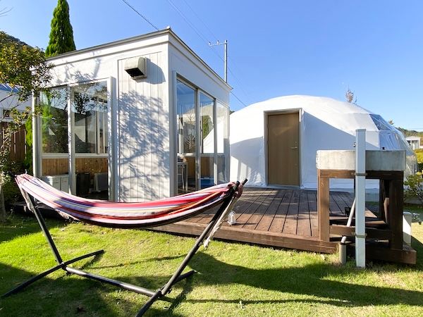 【静岡県伊豆市】グランピング施設「UFUFU VILLAGE」がリニューアル！クリスマス仕様のルームも用意