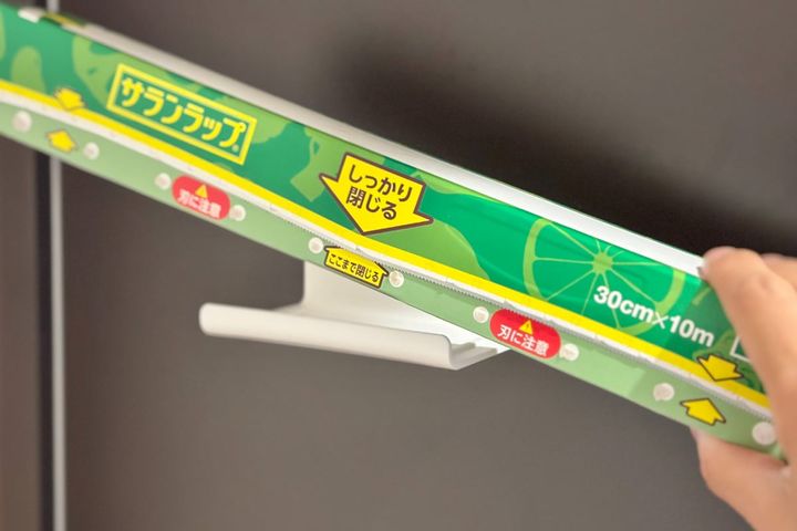 【100均】ラップホルダーのおすすめ6選【ダイソー・セリア・キャンドゥ】マグネット式や横置きも