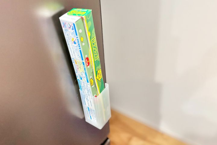 【100均】ラップホルダーのおすすめ6選【ダイソー・セリア・キャンドゥ】マグネット式や横置きも