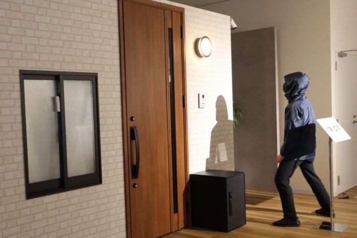 玄関のセンサーライト