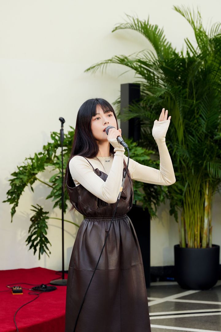 パフォーマンスを行ったHipersonのリードボーカル、チェン・スージャン。