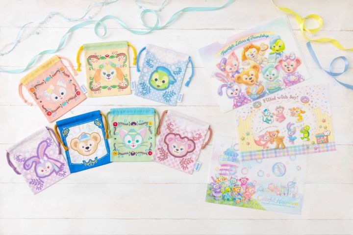 クリアホルダーセット（3枚入り）1500円 きんちゃく（全7種）各1000円©Disney