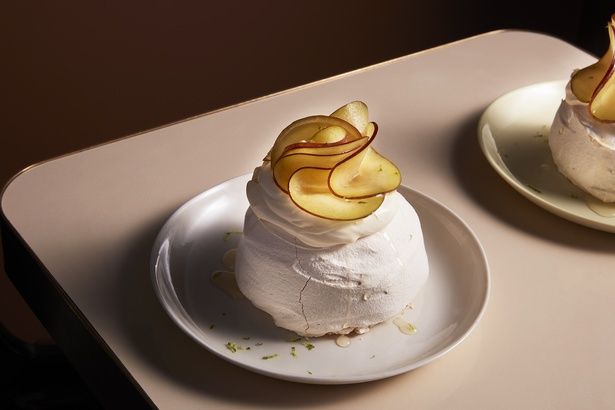 パブロバ - 柿、レザーウッドハニー、ライム (c)Petrina Tinslay