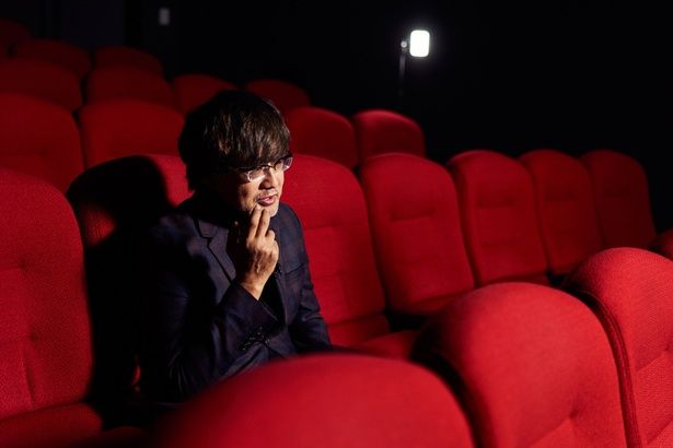 「アバター」でしか体感できない3Dの要素を分析する山崎監督 撮影/河内彩