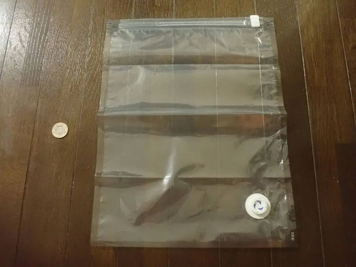 DAISO(ダイソー)：トラベル用圧縮袋(ミニバルブ式)