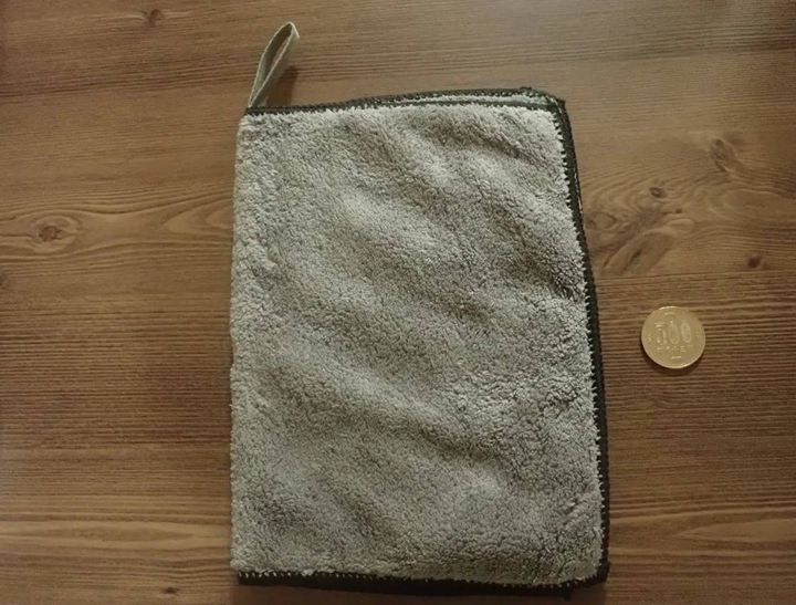 DAISO(ダイソー)：8面使えるマイクロファイバーダスター