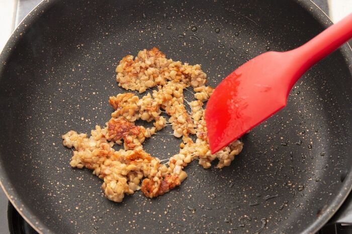 パスタ世界一のシェフが教える「ぜんぜん煮込まない絶品ミートソースの作り方。濃くてトロトロに仕上げる裏ワザがすごい！