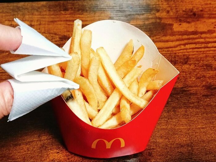 マックのポテト、食べるの待って！もう手が汚れない〈食べ方裏ワザ〉が天才でした♡