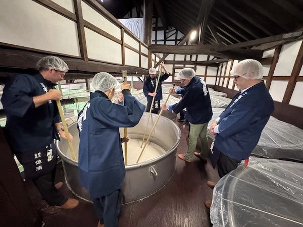 日本酒造組合中央会が海外トップソムリエを招聘し、宮城・秋田の蔵元ツアーを開催