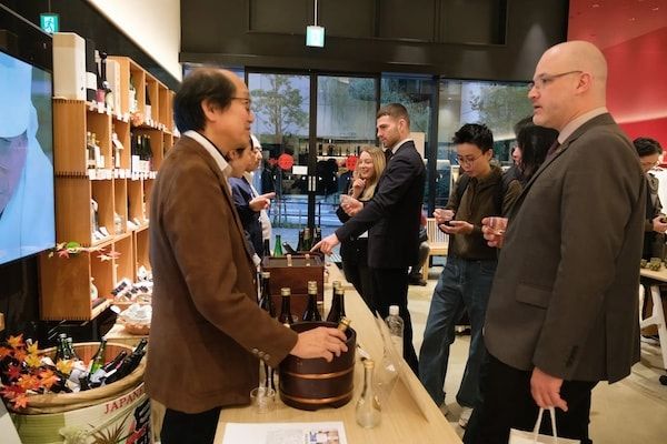 日本酒造組合中央会が海外トップソムリエを招聘し、宮城・秋田の蔵元ツアーを開催