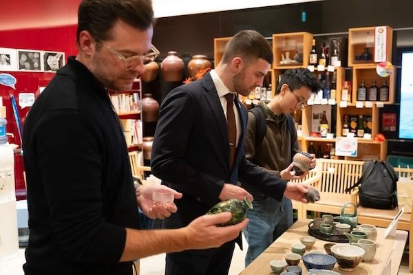 日本酒造組合中央会が海外トップソムリエを招聘し、宮城・秋田の蔵元ツアーを開催