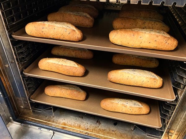 ソーセージとパンの店「MONJI」の冬限定ギフト！シュトーレンと加工肉の特別セット