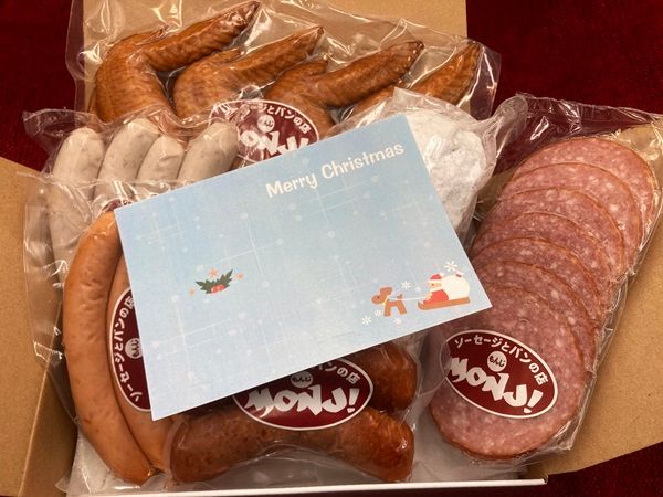 ソーセージとパンの店「MONJI」の冬限定ギフト！シュトーレンと加工肉の特別セット