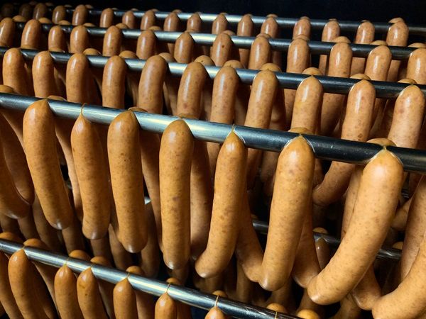 ソーセージとパンの店「MONJI」の冬限定ギフト！シュトーレンと加工肉の特別セット