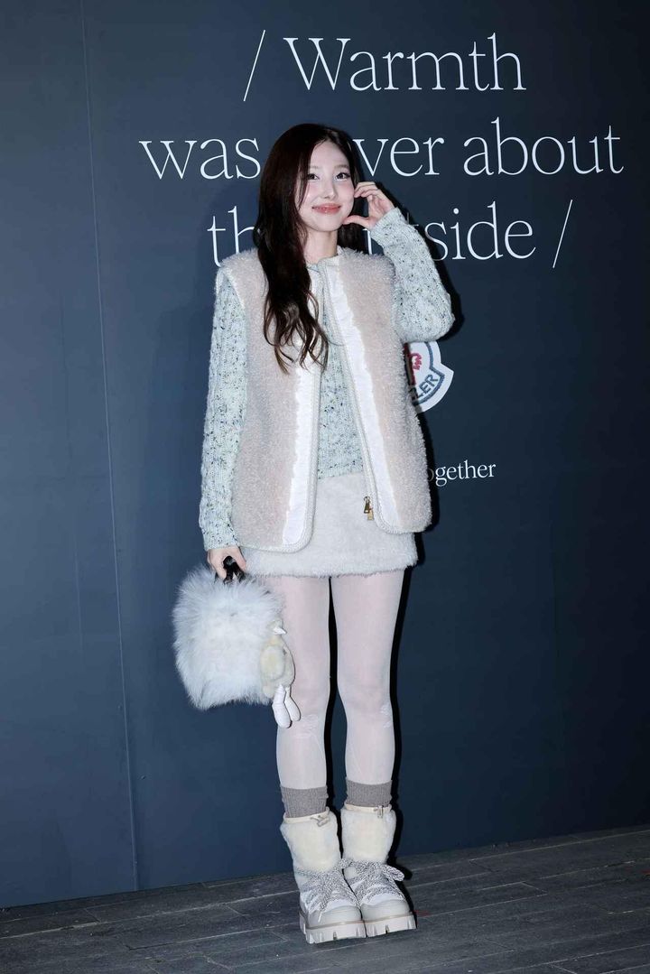 画像: 【TWICE ナヨン】淡いニュアンスを重ねて冬を纏って