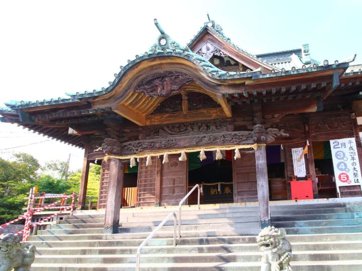 All About ニュース編集部が全国250人を対象に実施した「寺社仏閣に関するアンケート」の調査結果から、好き&行ってみたい「静岡県の寺社仏閣」ランキングを発表！ 2位「開運富士 毘沙門天（妙法寺）」を抑えた1位は？ （サムネイル画像出典：PIXTA）