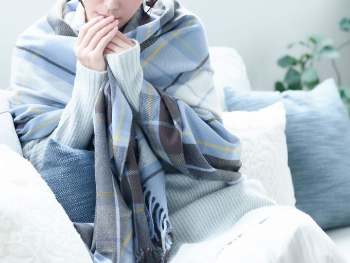 【医師が解説】「風邪かも」と思ったとき、飲んだ薬や飲み物が逆効果になることがあります。風邪のひき始めに避けるべき3つの薬・飲み物と、自然回復力を高める正しい対策法を、分かりやすく解説します。（※画像：shutterstock.com）