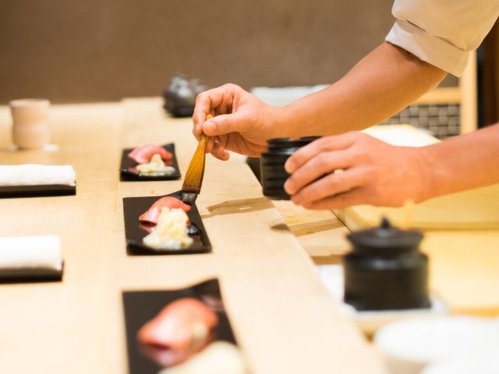 All About ニュース編集部が全国250人を対象に実施した「ご当地グルメに関するアンケート」の調査結果から、旅先で食べたい「東京都のご当地グルメ」ランキングを発表！ 2位「江戸前寿司」を抑えた1位は？