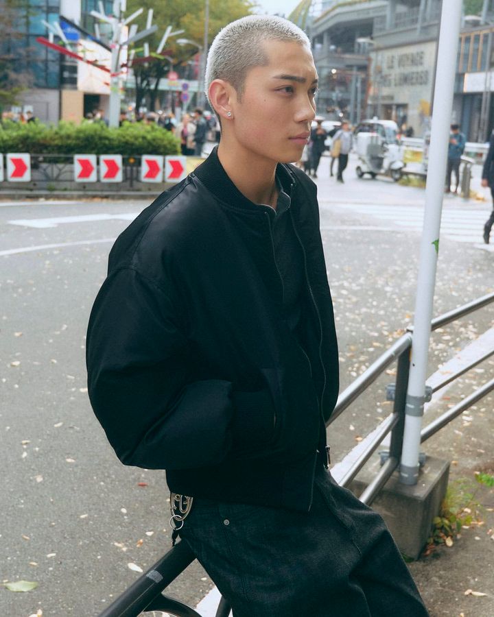 【スナップ】テーマは「バイト着」…ミニマルな色＆アイテム選びの中で際立つヘアの存在感